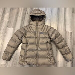 [NWT] Patagonia Fitz Roy Down Hoody, Wing Grey, Women Large